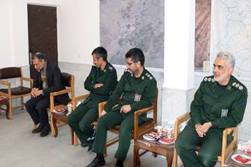 اعضای هیات رئیسه با فرمانده و اعضای ناحیه مقاومت بسیج کاشان دیدار کردند
